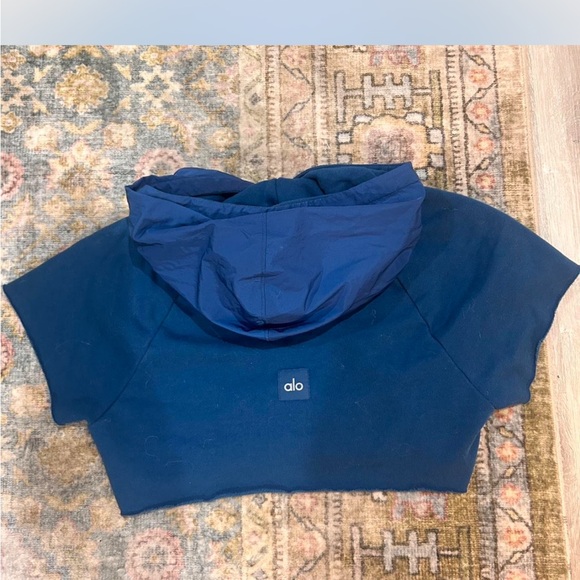 ALO Yoga Cropped In The Air Hoodie - Picture 4 of 5